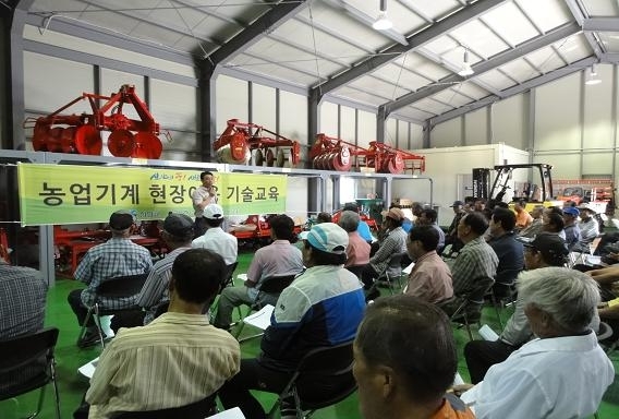 신안군! 농기계 현장이용 기술교육 추진... 안전사고 예방, 임대농기계 활성화 목적 2