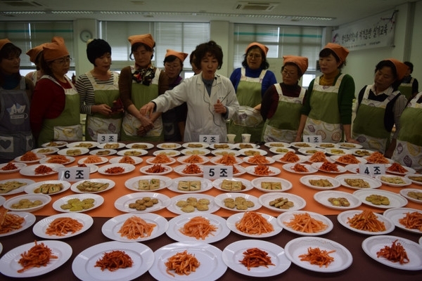 신안군, 한식조리사 자격증반 90% 필기시험 합격 .... 26세부터 최고령 68세까지 다양한 연령층, 자격증 취득 눈앞 1