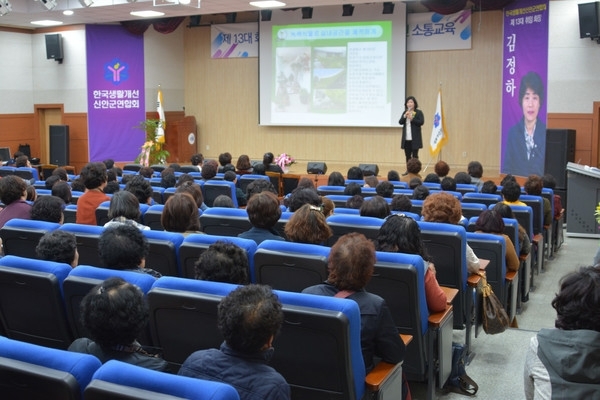 '미세먼지, 공기정화식물로 이겨내세요!'..신안군, 2019여성농업인 소통교육 실시, 쾌적한 생활 환경만들기 적극 나서 1