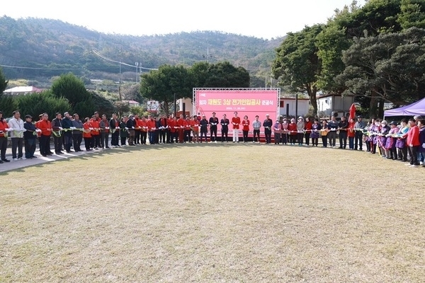 작은 섬의 큰 변화, 재원도 3상 전기로 밝힌 새로운 내일..'신안군, 임자 재원도 안정적인 전기 공급으로 지역발전 기틀 마련'1