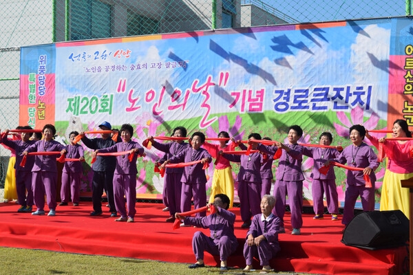 전국 최고령 농촌건강장수 밴드체조팀 재능기부 공연 1