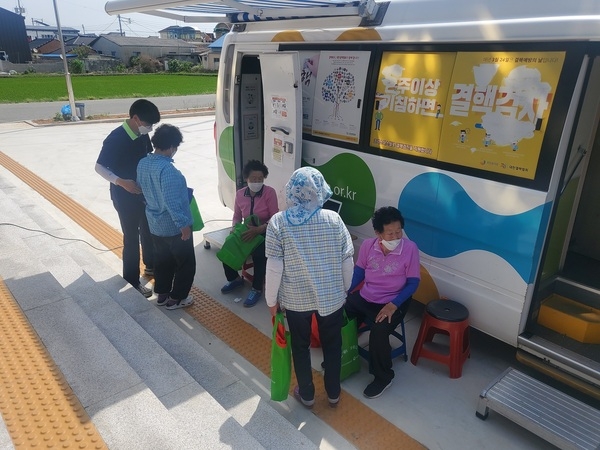 신안군, 증도면 만 65세 이상 노인결핵검진 실시..