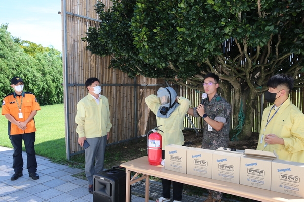 신안군 을지연습 기간 방독면 착용 교육 실시..'국가비상사태 발생 대비 태세 확립' 2