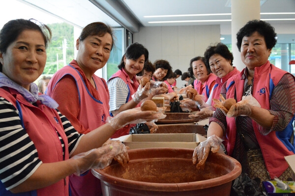 신안군생활개선회, 탄소중립 실천으로 환경지키기 앞장선다..