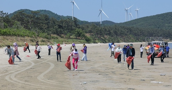 바다에 숨 쉴 권리를! 우리 손으로 깨끗하게!..