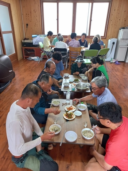 신안군 안좌면지역사회보장협의체, ‘무더위를 함께 이겨내요 초복맞이 삼계탕 나눔’ 추진 3