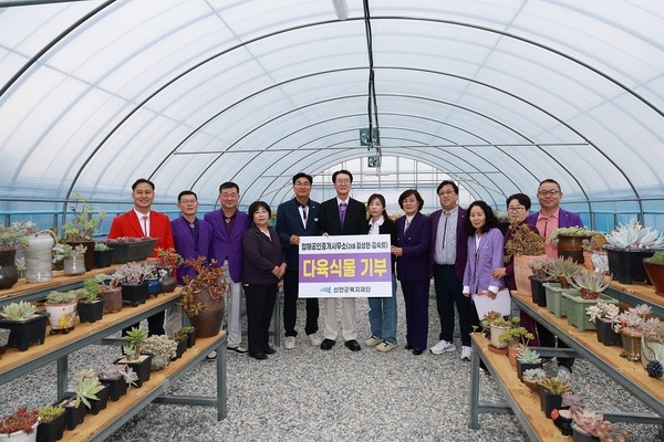 신안군복지재단, 운영시설 가족 음악회로 이용자와 가족들에게 웃음꽃 선사 3